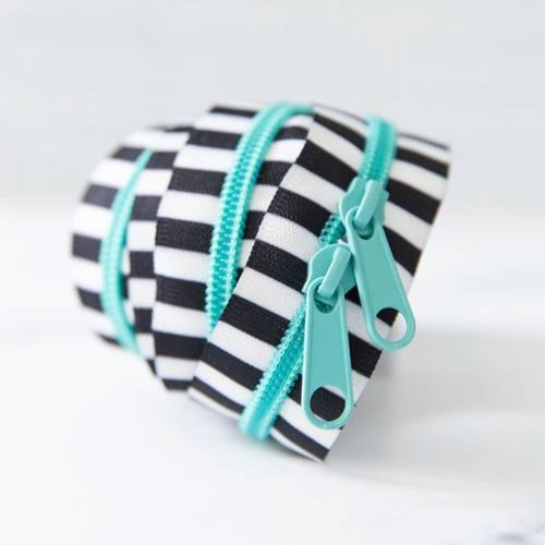 Black & White 30" Zipper Caribbean