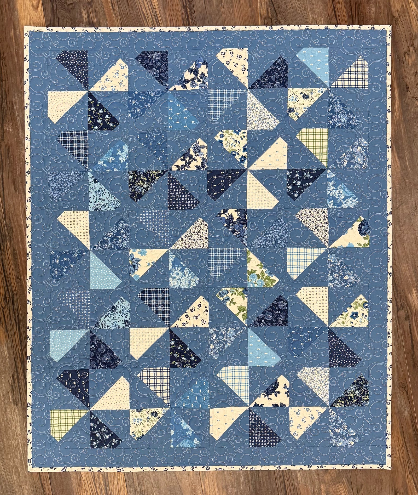 Simply Charming Club Twirl Kit, 36.5" x 44.5", Pattern & Binding Included