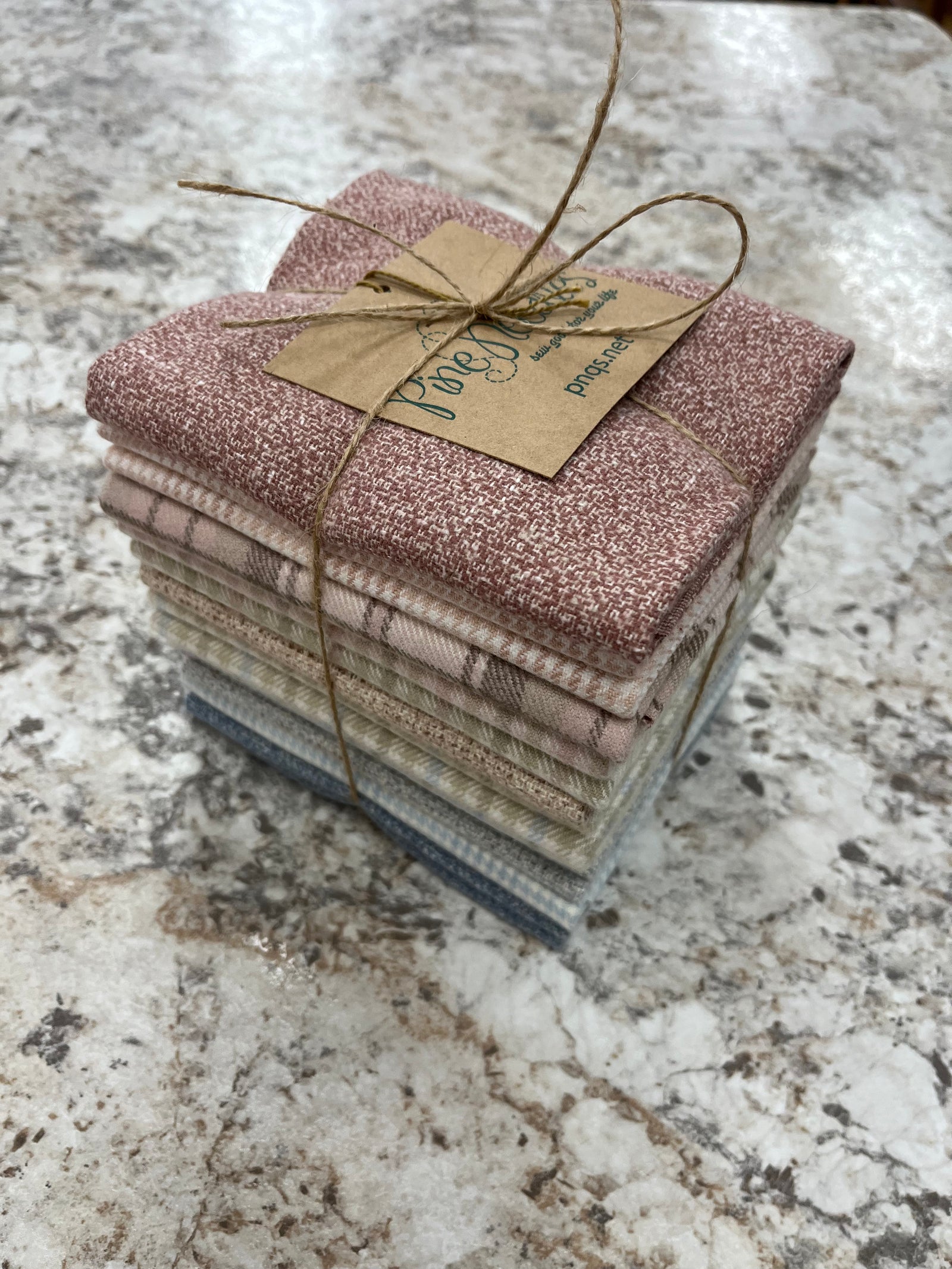 Primo Plaid Flannel: Soft & Subtle 10 Fat Quarters