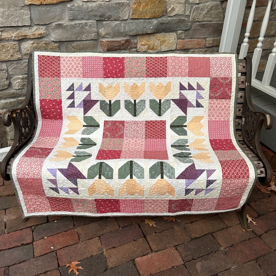 Baskets & Tulips Table Topper, 47.5x47.5, Book: Prairie Home Pg.8-13, Includes binding