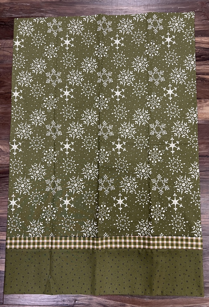 Green Snowflakes Pillowcase Kit, Includes pattern